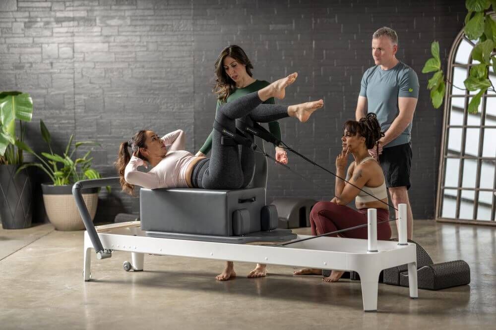Реформер тренажер для пілатесу Allegro 2 Balanced Body Standard Steel Footbar (стандартна комплектація без додаткових ніжок)