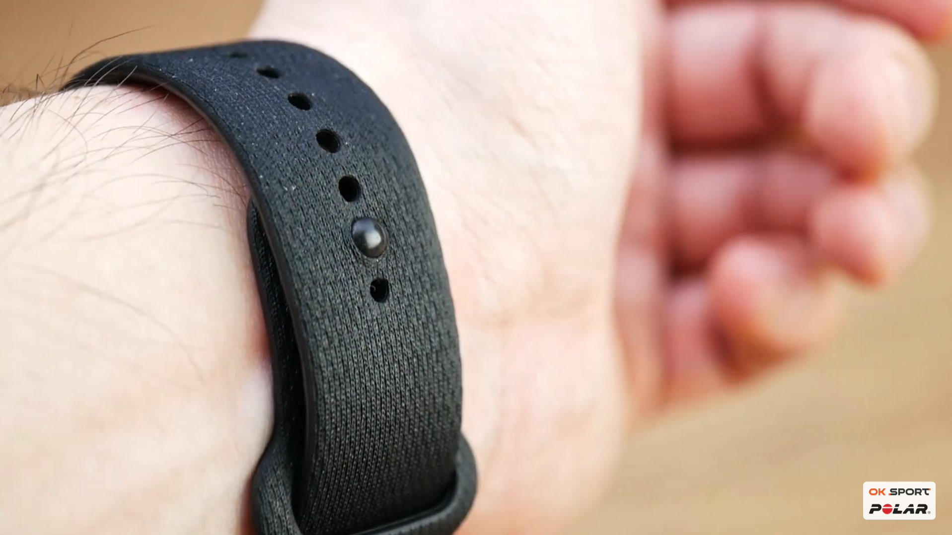 Спортивний гаджет Polar Unite Black