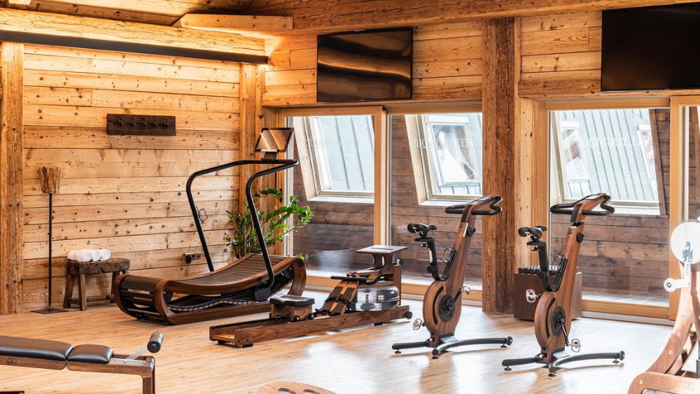 Тренування на гребному тренажері для схуднення WaterRower Classic Walnut